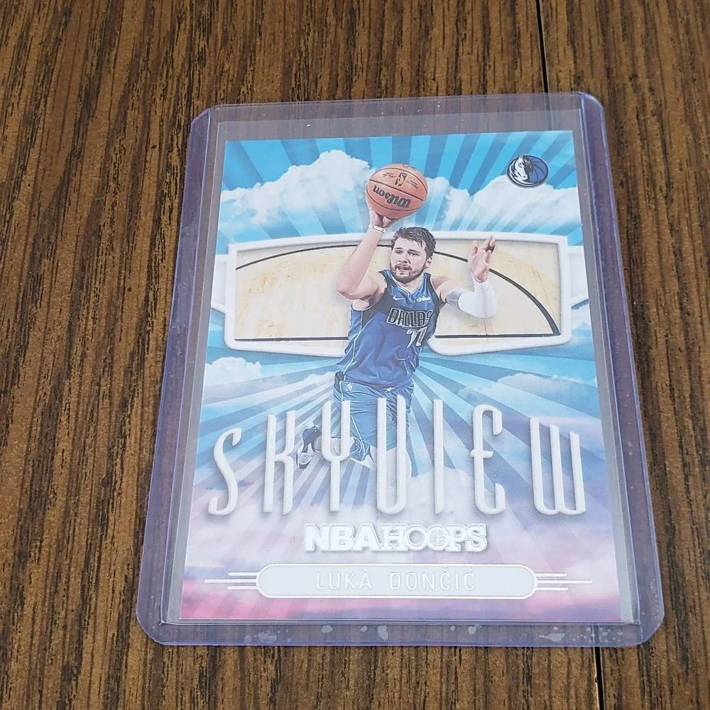 2022-23 Panini NBA Hoops Skyview Luka Doncic #8 Dallas Mavericks